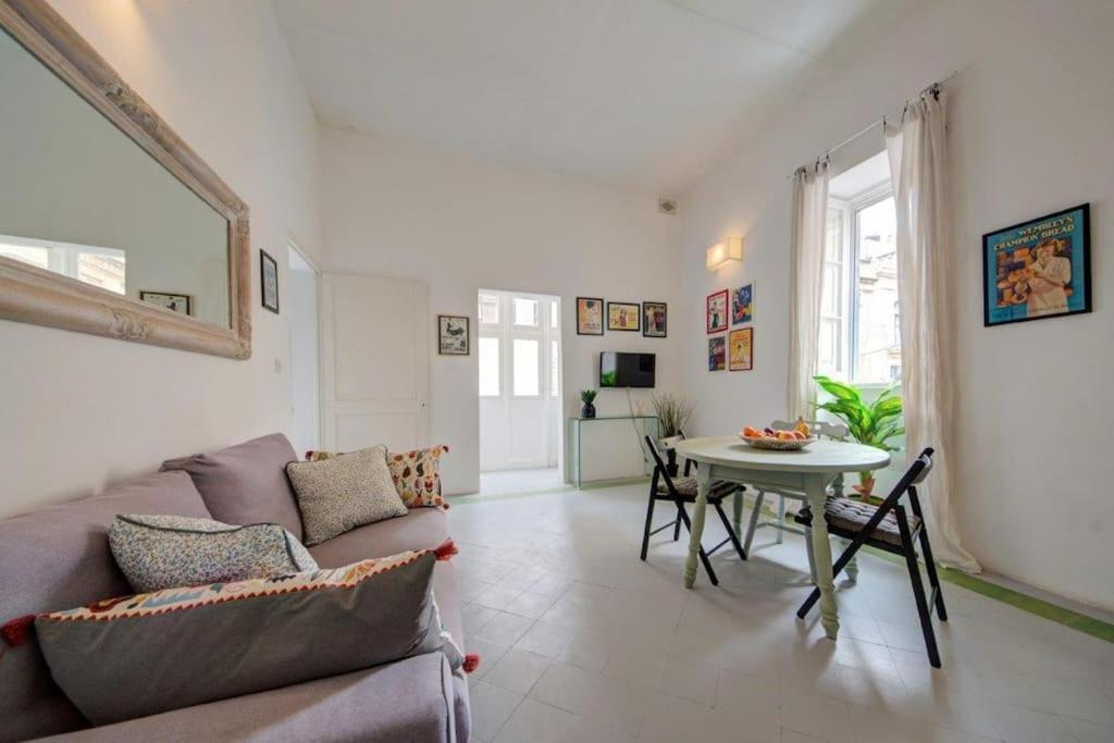 Traditional Maltese Town House In Floriana Buitenkant foto